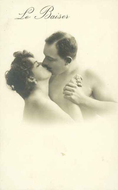 Całująca się para autorstwa French Photographer