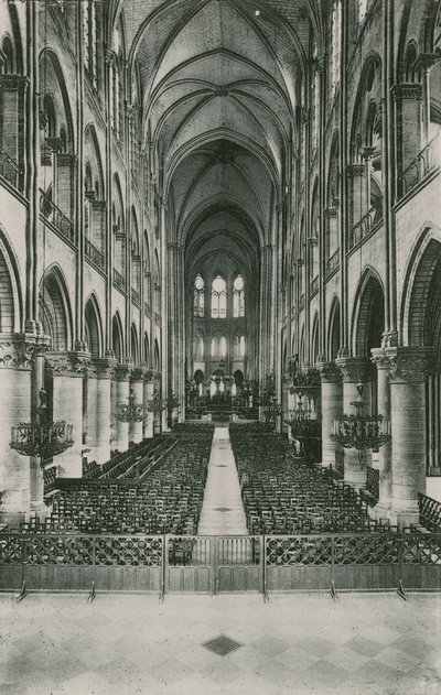 Nawa kościoła Notre-Dame, Nawa kościoła Notre-Dame (fotografika) autorstwa French Photographer