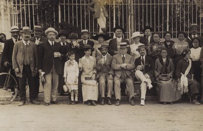Duża francuska grupa rodzinna autorstwa French Photographer