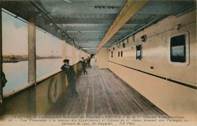 Le Havre - wnętrze SS France, liniowiec należący do Compagnie Generale Transatlantique. Pokład promenadowy o długości 135 metrów na wysokości kabin I klasy. Pocztówka wysłana w 1913 roku. autorstwa French Photographer