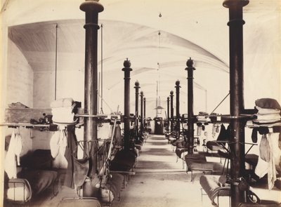 Les Salles des Gardes, Palais des Papes, Awinion, Francja, lata sześćdziesiąte XIX wieku (zdjęcie) autorstwa French Photographer