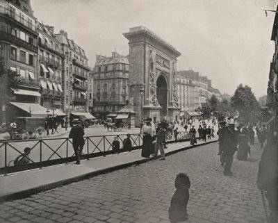 Paryż: Porte St Denis, godzina lunchu (zdjęcie czarno-białe) autorstwa French Photographer