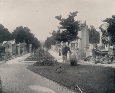 Paryż: Principal Avenue na cmentarzu Pere-Lachaise (zdjęcie czarno-białe) autorstwa French Photographer