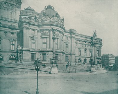 Paryż: South Side of the Opera House (zdjęcie czarno-białe) autorstwa French Photographer