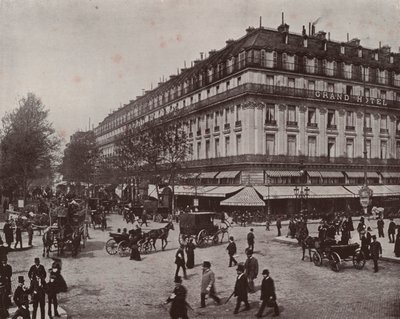 Paryż: Grand Hotel i Cafe de la Paix (zdjęcie czarno-białe) autorstwa French Photographer