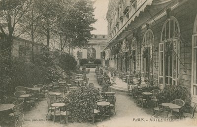 Patio hotelu Ritz, Paryż. Pocztówka wysłana w 1913 roku. autorstwa French Photographer
