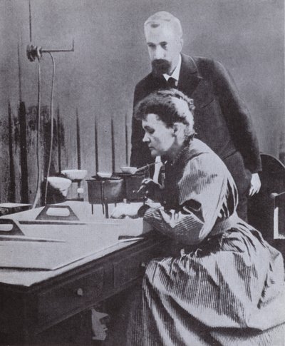 Pierre i Marie Curie, odkrywcy radu, w swoim laboratorium na Uniwersytecie Paryskim, 1898 autorstwa French Photographer