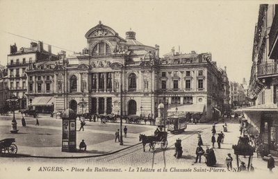 Place du Ralliement, teatr i Chaussee Saint-Pierre, Angers, Francja autorstwa French Photographer