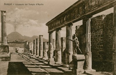 Pompeje - kolumnada świątyni Apolla. Pocztówka wysłana w 1913 roku. autorstwa French Photographer