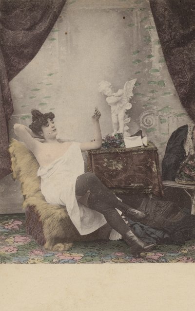 Ładna dziewczyna pali autorstwa French Photographer