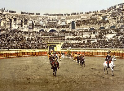 Procesja matadorów w amfiteatrze w Nîmes, 1890-1900 autorstwa French Photographer