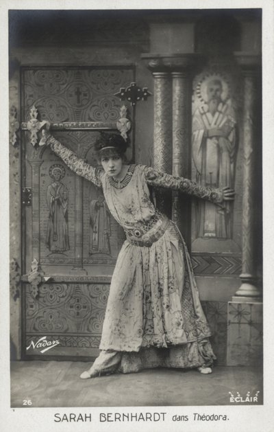 Sarah Bernhardt w cesarzowej Teodorze autorstwa French Photographer