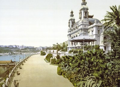 Widok z boku na kasyno Monte Carlo w Monako, 1890-1900 autorstwa French Photographer