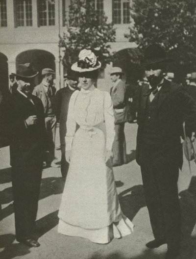 Dama w bieli, procesy Dreyfusa (zdjęcie czarno-białe) autorstwa French Photographer