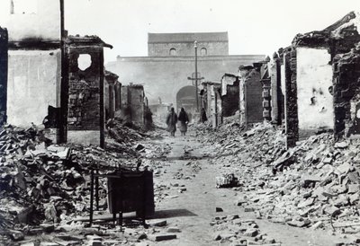 Zniszczenia w Chinach podczas Rebelii Bokserów w 1900 r autorstwa French Photographer