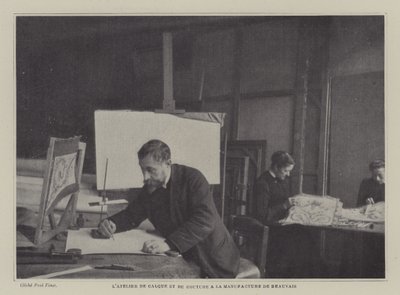 Warsztat kreślenia i szycia w Fabryce Gobelinów Beauvais, Francja (zdjęcie czarno-białe) autorstwa French Photographer