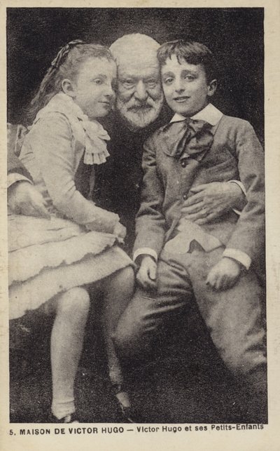 Victor Hugo (1802-1885), francuski poeta, powieściopisarz i dramaturg, z wnukami autorstwa French Photographer