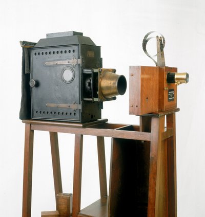 Kinematografia 2umiere, 1895 (drewno i metal) autorstwa French School
