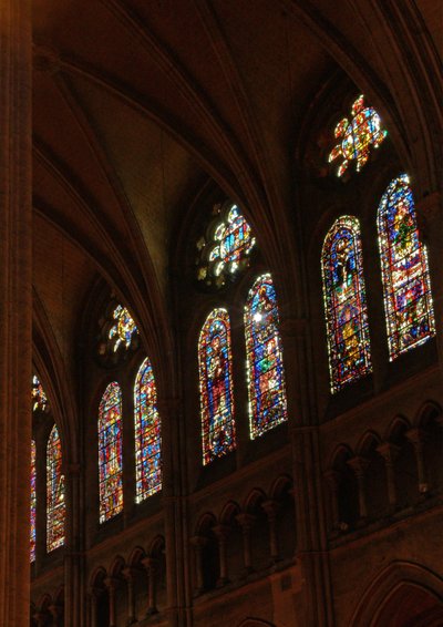 Widok na północną stronę okien clerestory nawy autorstwa French School