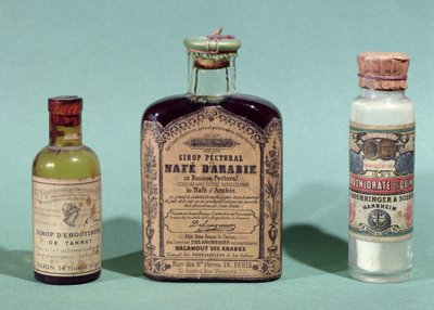 Butelki leków farmaceutycznych (szkło) autorstwa French School