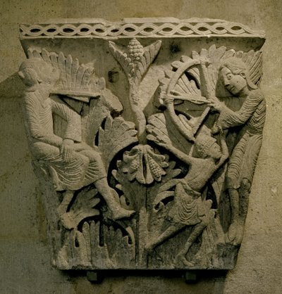 Kapitał przedstawiający mężczyznę strzelającego strzałą w szyję innej osoby, ok. 1125-30 (wapień) autorstwa French School