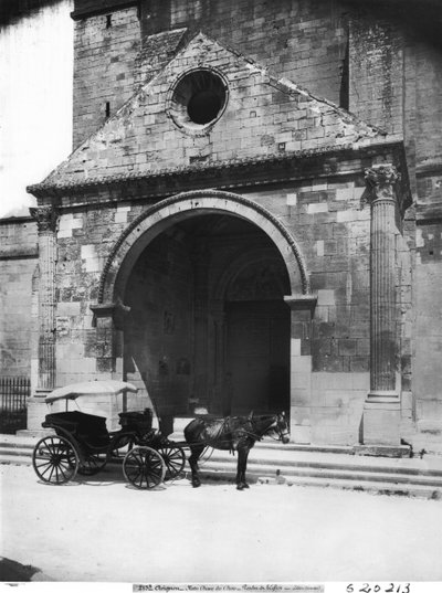 Powóz czekający przed gankiem katedry Notre-Dame-des-Doms autorstwa French School
