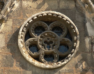 Przedstawiająca rozetę na zachodniej fasadzie autorstwa French School