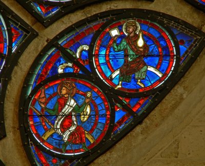 Fragment rozety od wschodu przedstawiający dwóch starszych z apokalipsy autorstwa French School