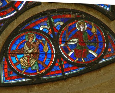 Fragment rozety od wschodu przedstawiający dwóch starszych z apokalipsy autorstwa French School