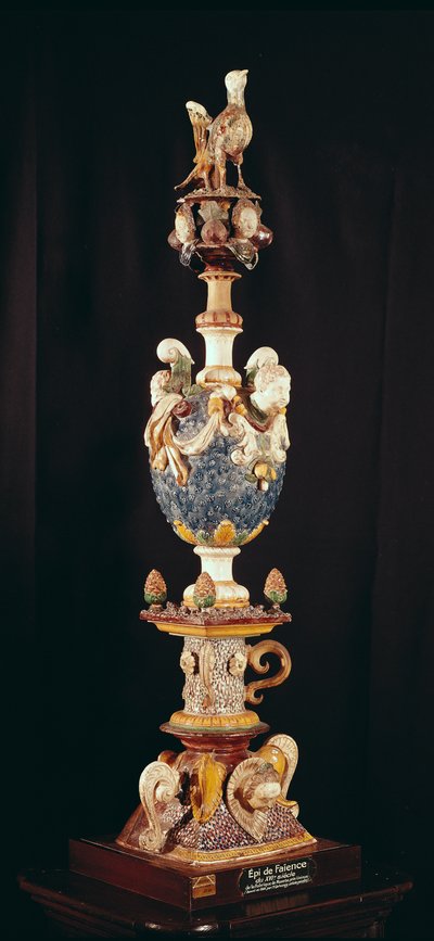Zwieńczenie, wykonane w Manerbe koło Lisieux (fajans) autorstwa French School