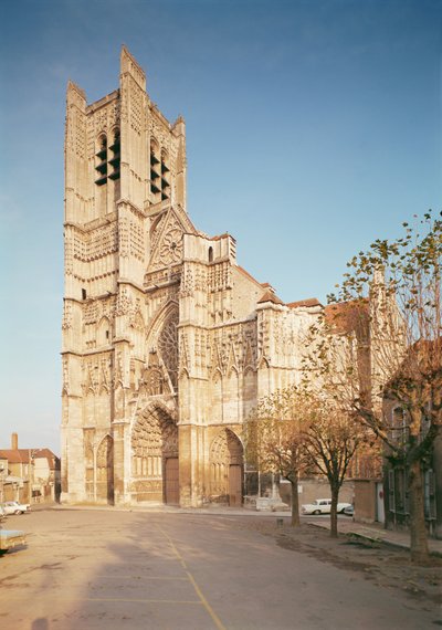 Widok ogólny fasady zachodniej, zbudowanej w XIII-XIV wieku autorstwa French School