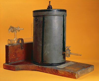 Komora jonizacyjna opracowana przez Marię Curie (1867-1934) c.1897 autorstwa French School