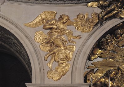 Anioł w stylu Ludwika XIV, z łuku po lewej stronie ołtarza głównego w kaplicy (brąz złocony) autorstwa French School