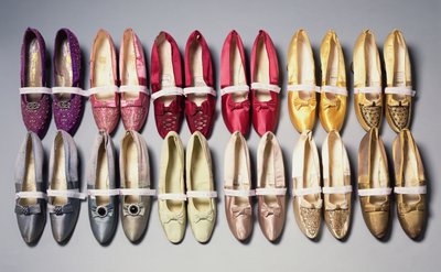 Buty Mary Chamberlains, lata 90. XIX wieku (jedwabna satyna) autorstwa French School