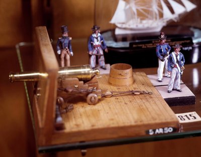 Model wojskowy: żołnierze i armata miniatur francuskiej marynarki wojennej. 19 wiek. Paryż, Musée de la Marine autorstwa French School