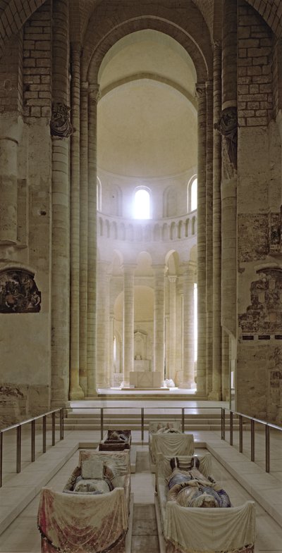 Nawa i absyda kościoła opactwa z wizerunkami Henryka II (1133-89) króla Anglii i jego żony Eleonory Akwitanii (zm. 1204) autorstwa French School