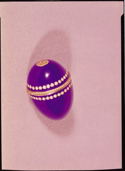 Necessaire w kształcie jajka, Sevres, 1775 (ceramika) autorstwa French School