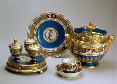 Plat de Menage, półmisek, filiżanka i spodek oraz miska do lodów z Blue Cameo Service, Sevres, 1778-9 (miękka porcelana) autorstwa French School