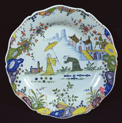 Talerz zdobiony w stylu Chinoiserie, stworzony w Rouen (ceramika) autorstwa French School