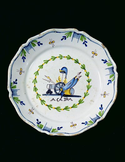 Talerz zdobiony napisem A ça ira (ceramiczny) autorstwa French School