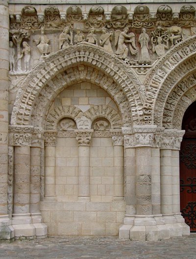 Portal z elewacji zachodnich autorstwa French School