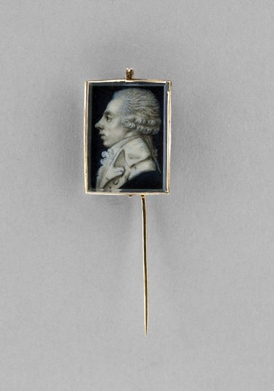 Stickpin z portretem mężczyzny, ok. 1780 (akwarela na kości słoniowej, zaprawie, welinie, 23-karatowym złocie, włosach i szkle) autorstwa French School
