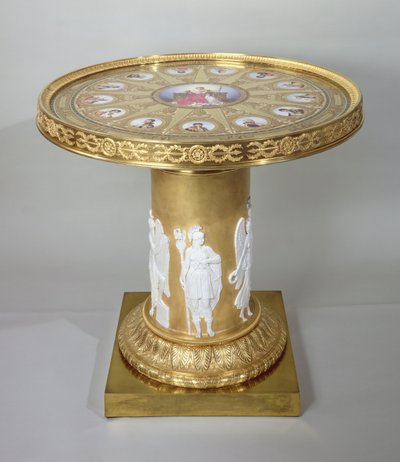 Tablica Austerlitz, inkrustowana tablicami Sevres upamiętniającymi zwycięstwo Napoleona pod Austerlitz, 1808-10 (złoto i porcelana) (zob. również 150427) autorstwa French School