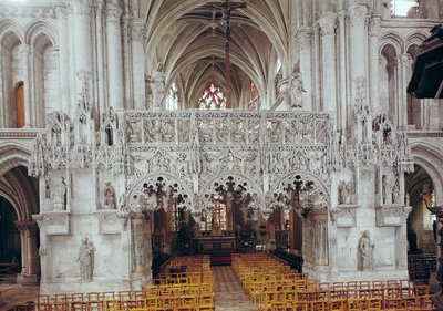 Nawa i wnętrze Eglise Sainte-Madeleine, przedstawiające ekran udekorowany w stylu Flamboyant Gothic przez Jeana Gailde w latach 1508-17 autorstwa French School