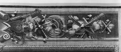 Gobelin Pory roku, bordiura, instrumenty muzyczne, ok. 1670, Fabryka Gobelinów (fragment) autorstwa French School