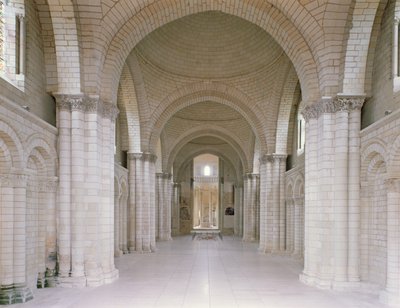 Widok na nawę i absydę kościoła opactwa z wizerunkami Henryka II (1133-89 króla Anglii i jego żony Eleonory Akwitanii (zm. 1204) autorstwa French School