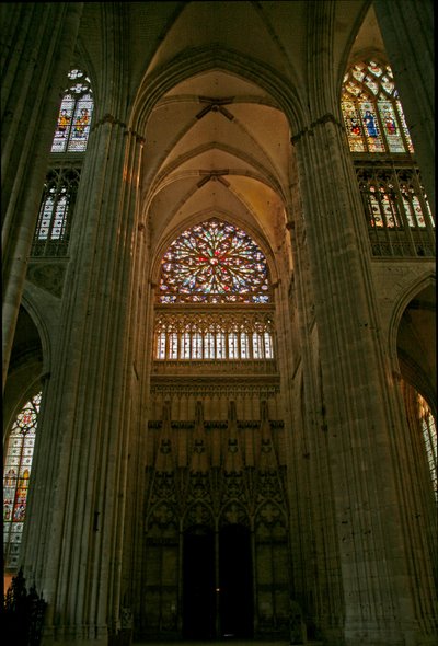 Okno przedstawiające południowy transept autorstwa French School