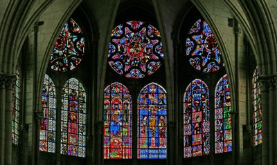 Okno w100 przedstawiające widok na okna clerestory na wschodnim krańcu chóru katedry autorstwa French School