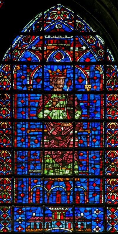 Okno w127 (górna figura) przedstawiające króla autorstwa French School