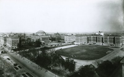 Kampus Uniwersytetu Columbia od południowego zachodu, Nowy Jork, 1910 autorstwa G.P. Hall und Sohn